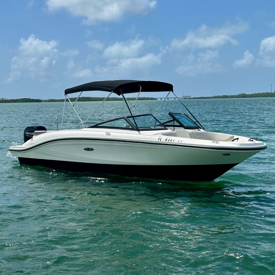 The Sun Runner 21-foot bowrider